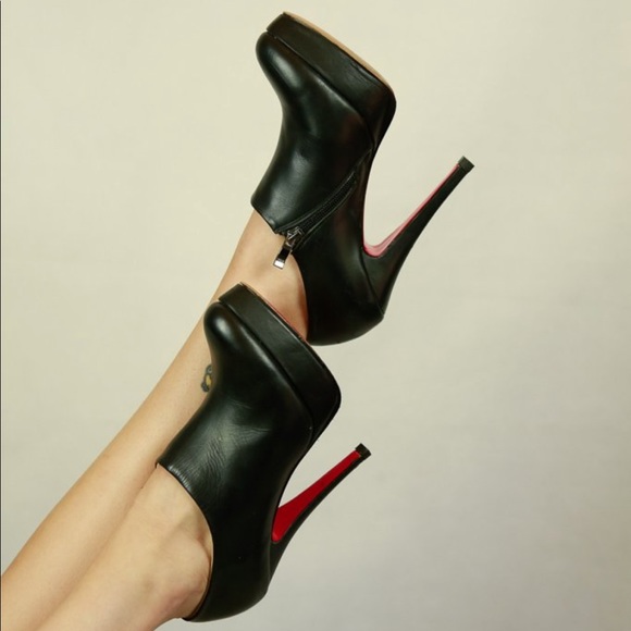 ‼️CHRISTIAN LOUBOUTIN‼️ MOULANGE BOOTIE‼️ SEXY BOOT 39 ‼️ SOLD OUT - Picture 8 of 9